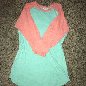 🎉price drop! LULAROE Randy T